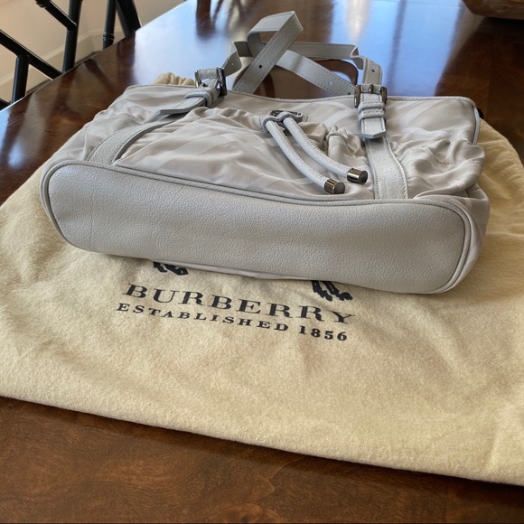 Burberry Handbag White Plaid Gunmetal Hardware - Picture 3 of 15